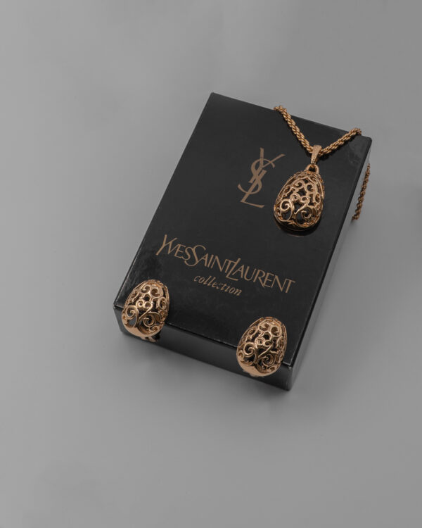 DSC_2384 Komplet Yves Saint Laurent – złote klipsy i naszyjnik