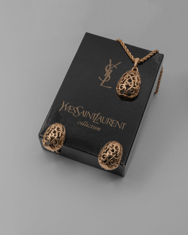 DSC_2385 Komplet Yves Saint Laurent – złote klipsy i naszyjnik