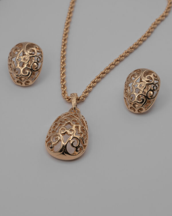 DSC_2391 Komplet Yves Saint Laurent – złote klipsy i naszyjnik