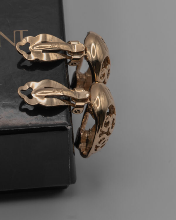 DSC_2396 Komplet Yves Saint Laurent – złote klipsy i naszyjnik