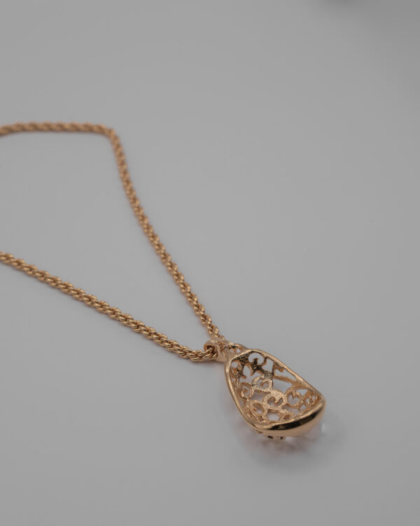 DSC_2410 Komplet Yves Saint Laurent – złote klipsy i naszyjnik