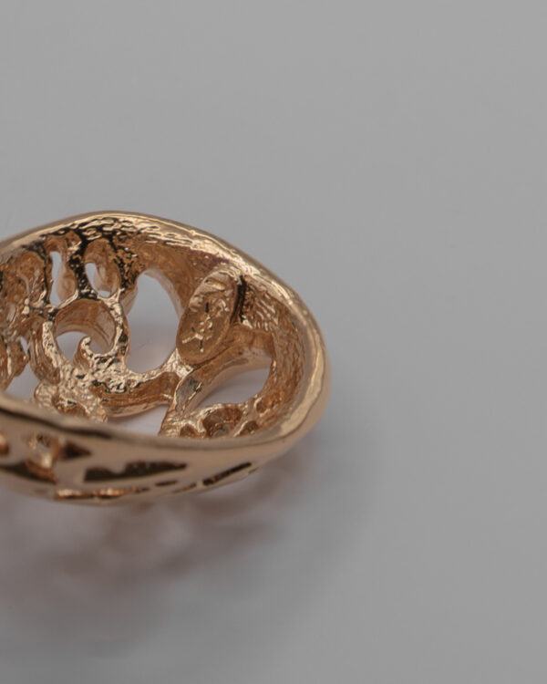 DSC_2411 Komplet Yves Saint Laurent – złote klipsy i naszyjnik