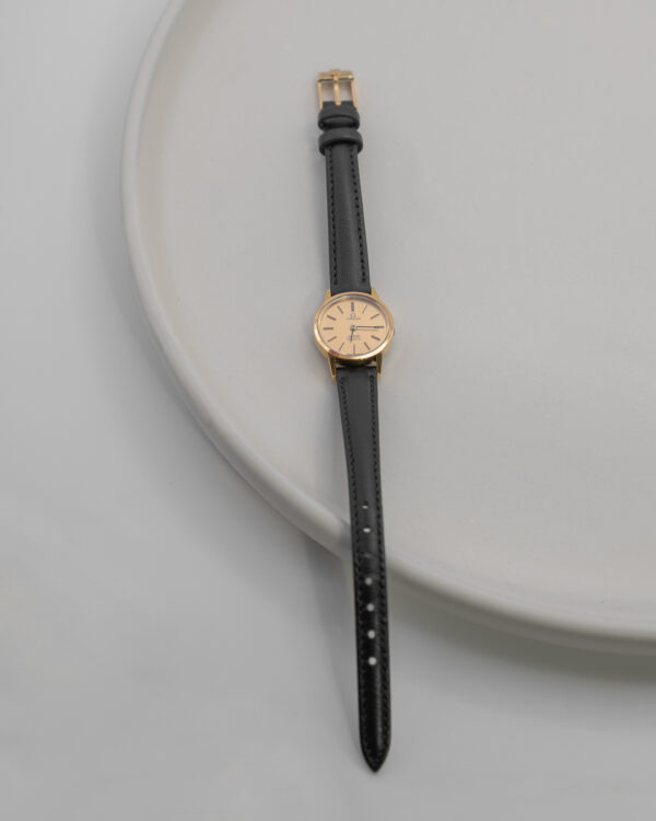 Zegarek Omega na czarnym pasku