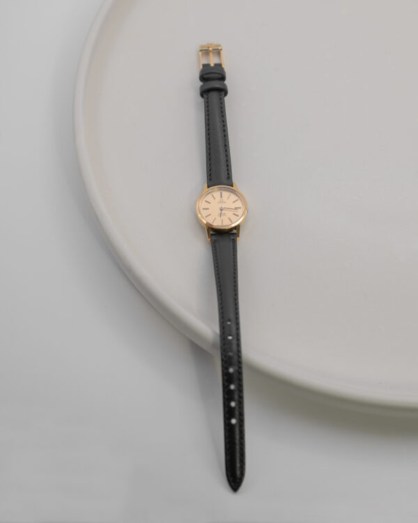 Zegarek Omega na czarnym pasku