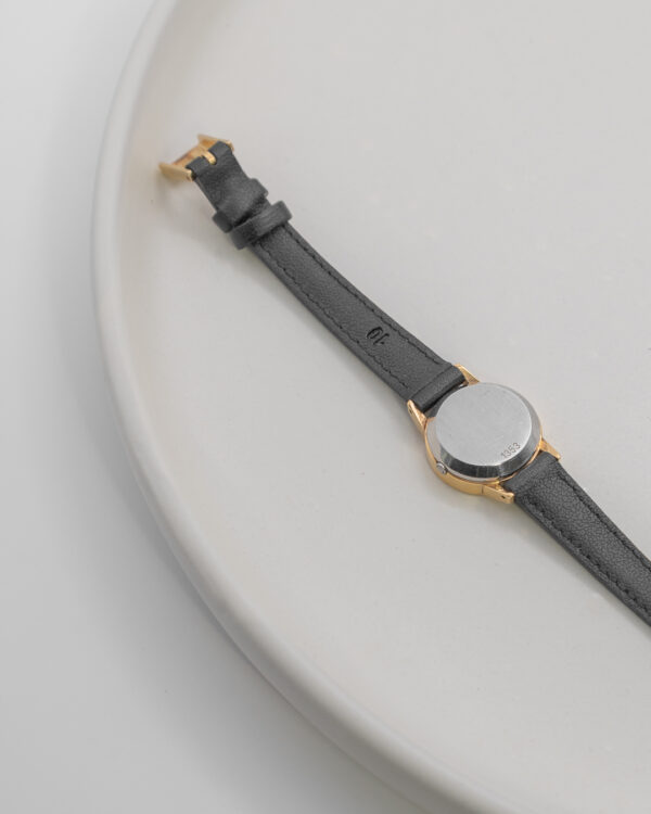 Zegarek Omega na czarnym pasku