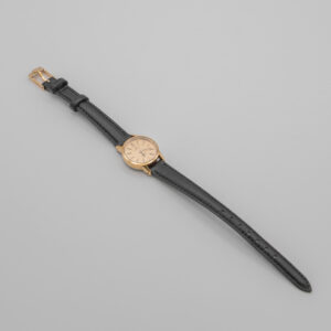 Zegarek Omega na czarnym pasku