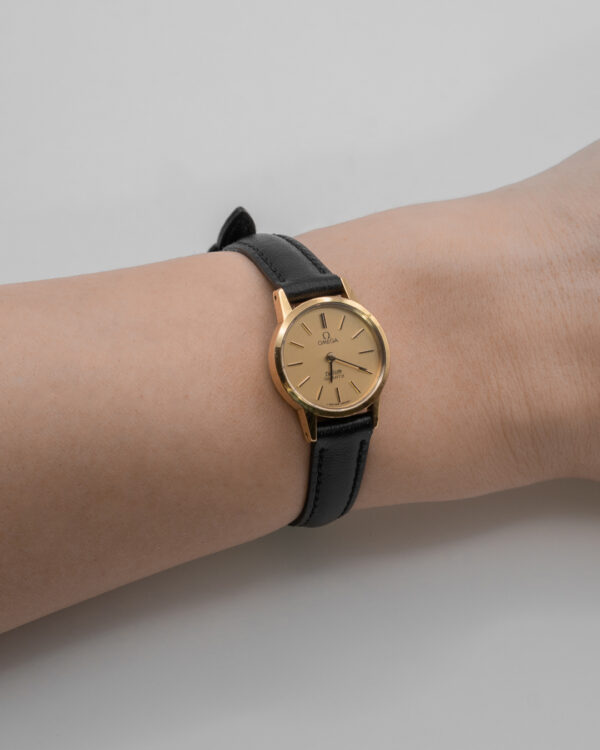 Zegarek Omega na czarnym pasku