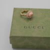 DSC_5448 Pierścionek Gucci – różowy kamień w aureoli kryształó