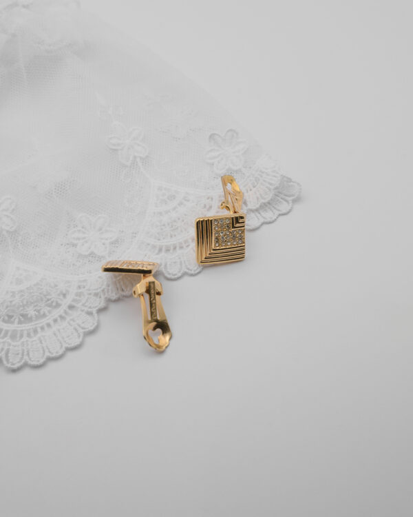 Klipsy Christian Dior – geometryczne złote z kryształkami