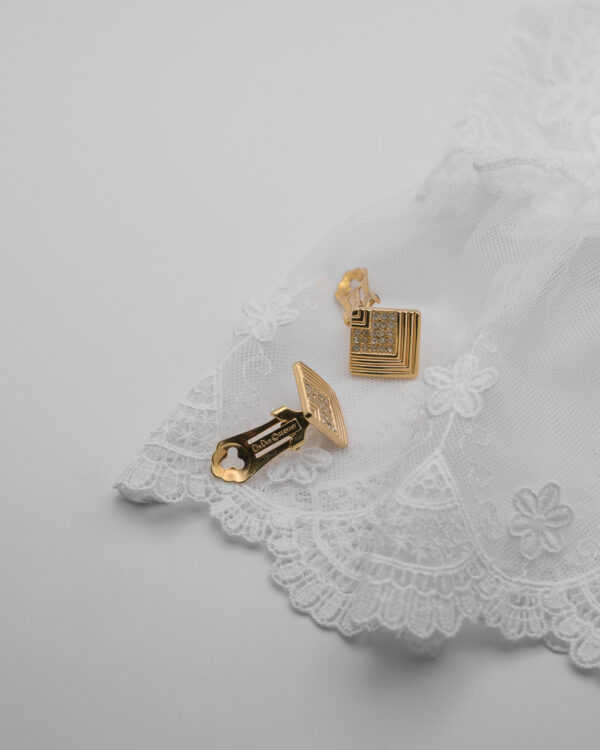 Klipsy Christian Dior – geometryczne złote z kryształkami