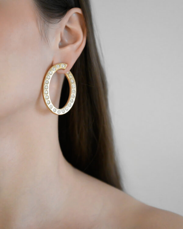 Kolczyki Christian Dior – złote koła z kryształkami