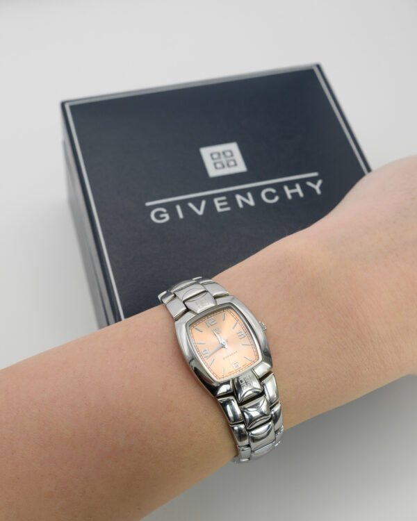 Zegarek Givenchy – srebrna bransoleta, jasna tarcza