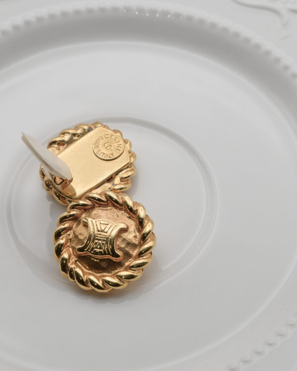KLIPSY 12 Klipsy Céline – złote medaliony z monogramem