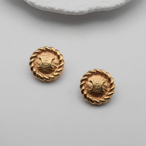 Klipsy Céline – złote medaliony z monogramem