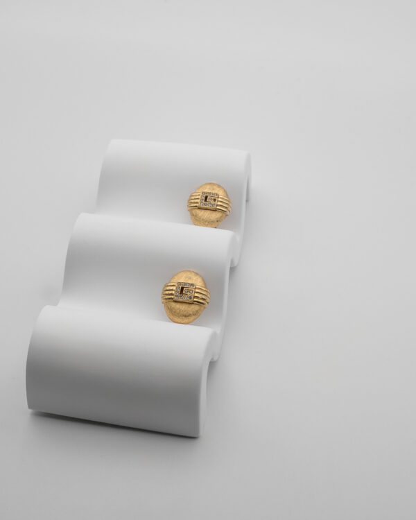 Klipsy Givenchy – złote owalne z geometrycznym detalem