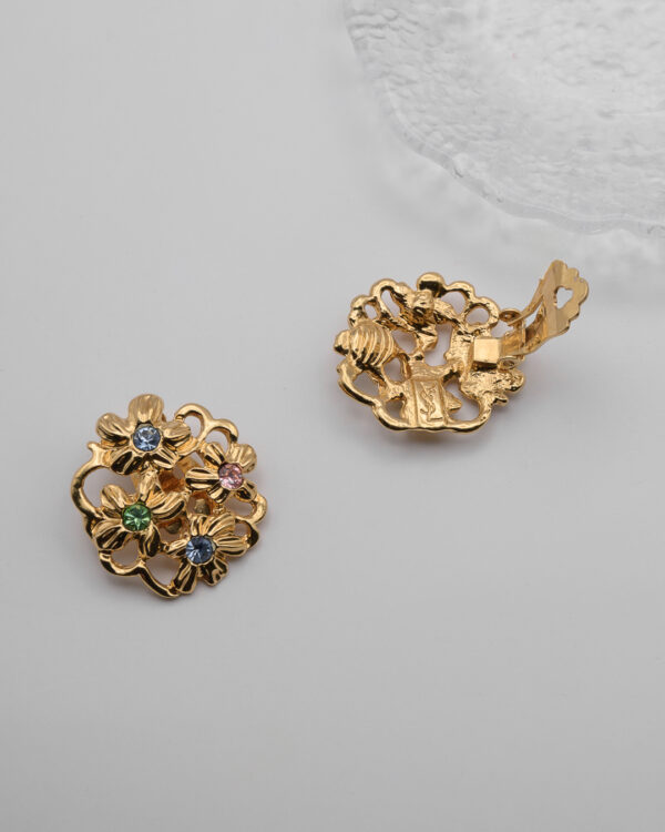 Klipsy Yves Saint Laurent – złote kwiaty z kryształami