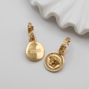 Kolczyki Versace – złote medaliony z Meduzą