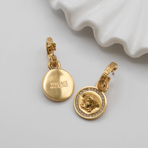 Kolczyki Versace – złote medaliony z Meduzą