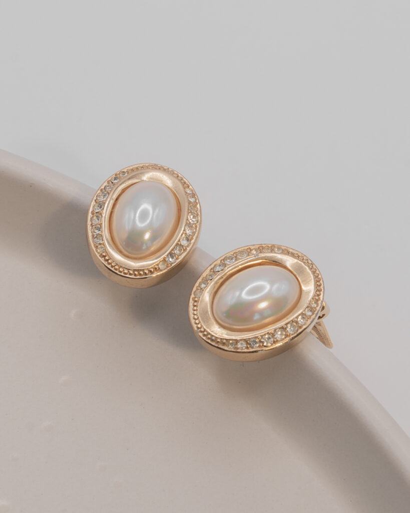 Kultowe klipsy Christian Dior vintage - z mleczną perłą