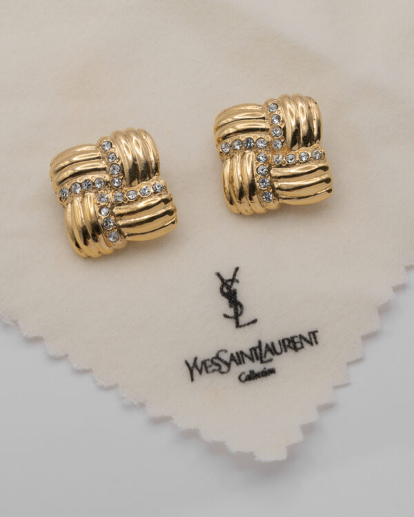 Klipsy Yves Saint Laurent - kwadrat ze złoconej plecionki