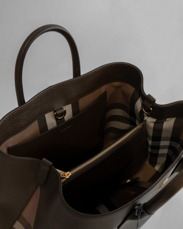 Nowa skórzana torebka Burberry - ultra modny czekoladowy kolor