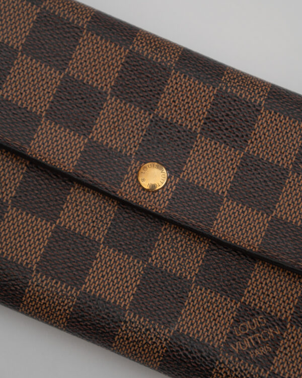 Portfel Louis Vuitton Damier Ebene – klasyczna szachownica i złote zapięcie