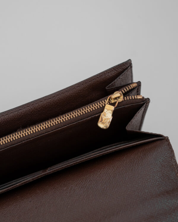 Portfel Louis Vuitton Damier Ebene – klasyczna szachownica i złote zapięcie