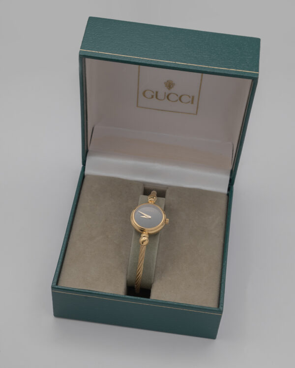 DSC_7765 Zegarek Gucci na plecionej bransolecie – minimalistyczna tarcza