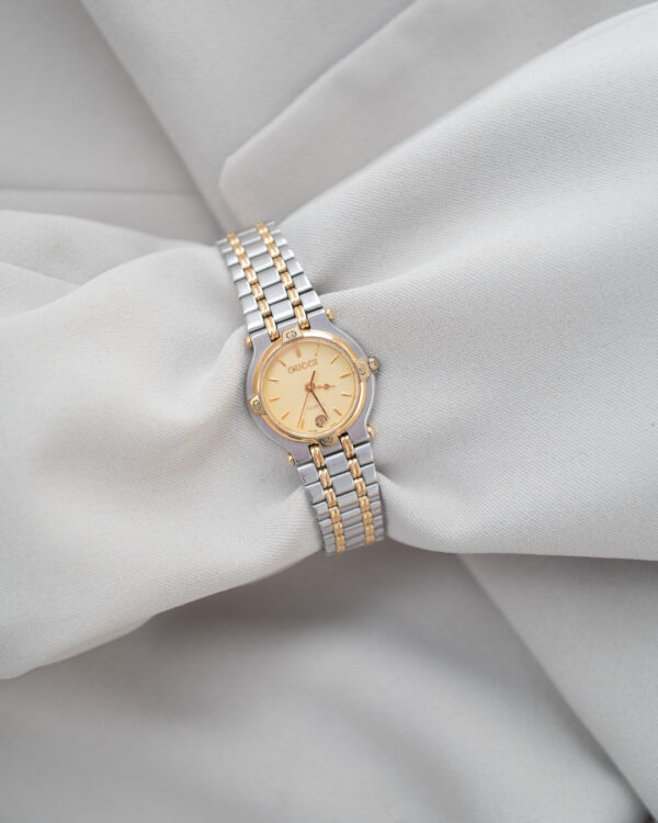 DSC_8258 Zegarek Gucci bicolor – złoto i stal, klasyczna tarcza, elegancka bransoleta
