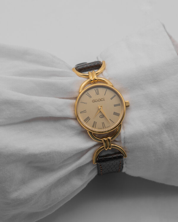 DSC_9548 Zegarek Gucci Horsebit 6000L Quartz– złota koperta z jasną tarczą na skórzanym pasku, lata 90.