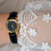 Zegarek Gucci – klasyczny w złotej tonacji z czarną tarczą
