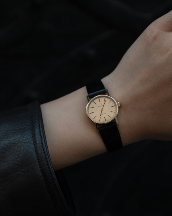 Omega Genève – klasyczny zegarek szwajcarski w złotej tonacji, lata 60./70.