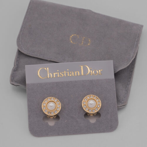 Klipsy Christian Dior – tarcze z centralnie wpuszczoną perłą i ramą z kryształkami