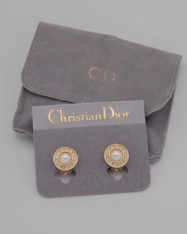 Klipsy Christian Dior – tarcze z centralnie wpuszczoną perłą i ramą z kryształkami