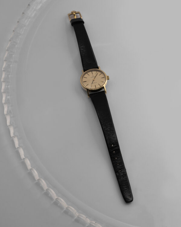 Omega Genève – klasyczny zegarek szwajcarski w złotej tonacji, lata 60./70.