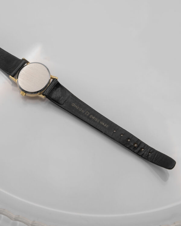 Omega Genève – klasyczny zegarek szwajcarski w złotej tonacji, lata 60./70.