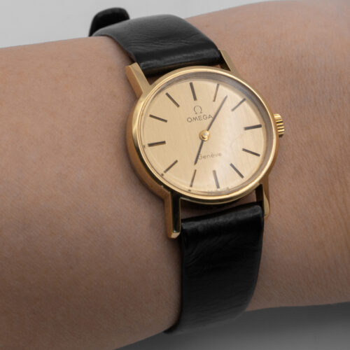 Omega Genève – klasyczny zegarek szwajcarski w złotej tonacji, lata 60./70.