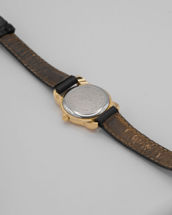 Zegarek Gucci – klasyczny w złotej tonacji z czarną tarczą