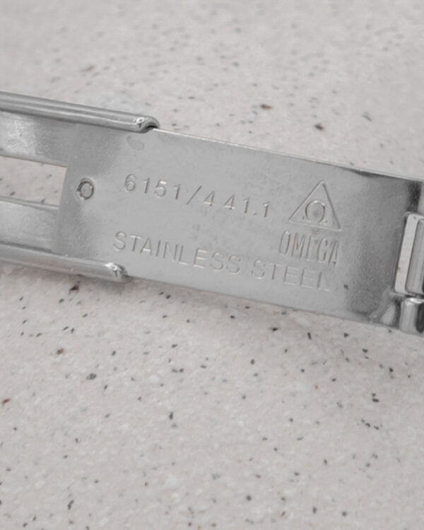 Elegancki zegarek damski - Omega De Ville (rekwizyt)