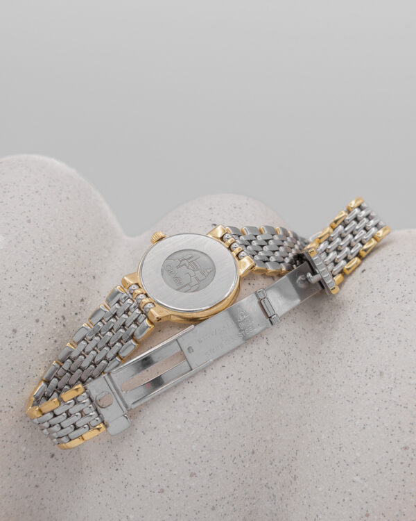 Elegancki zegarek damski - Omega De Ville (rekwizyt)