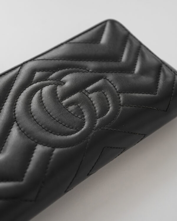 Portfel Gucci Marmont – skóra z pikowaniem chevron z kultowym logo GG