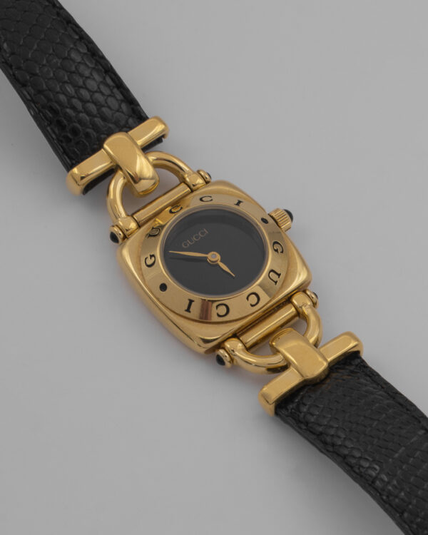 Zegarek Gucci Horsebit Swiss Made - pozłacany zegarek z czarną tarczą i skórzanym paskiem, lata 80./90.