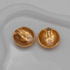 Klipsy Coco Chanel - klasyczne gęsto logowane złote kopuły, lata 90.